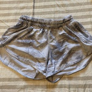 Lululemon tracker short 4 way stretch size 6